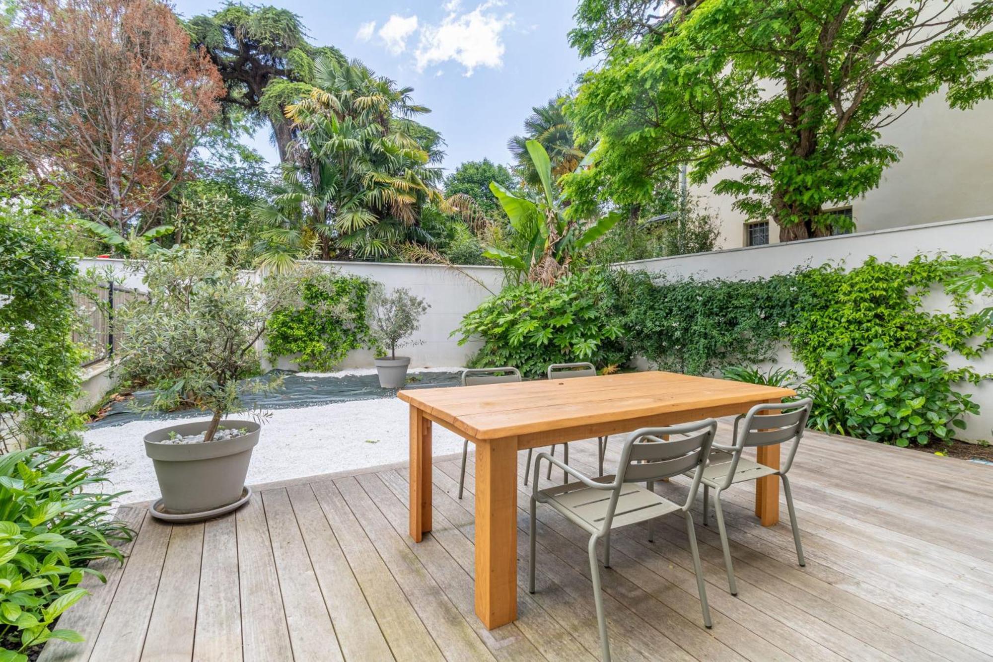 Spacious House With Garden