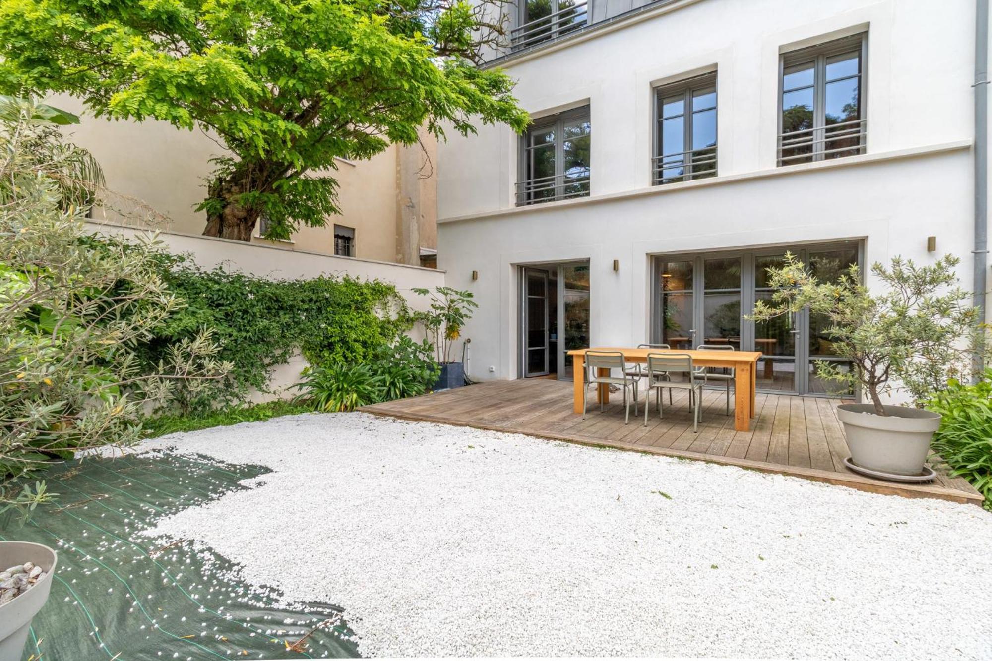 Сasa de vacaciones Spacious House With Garden *